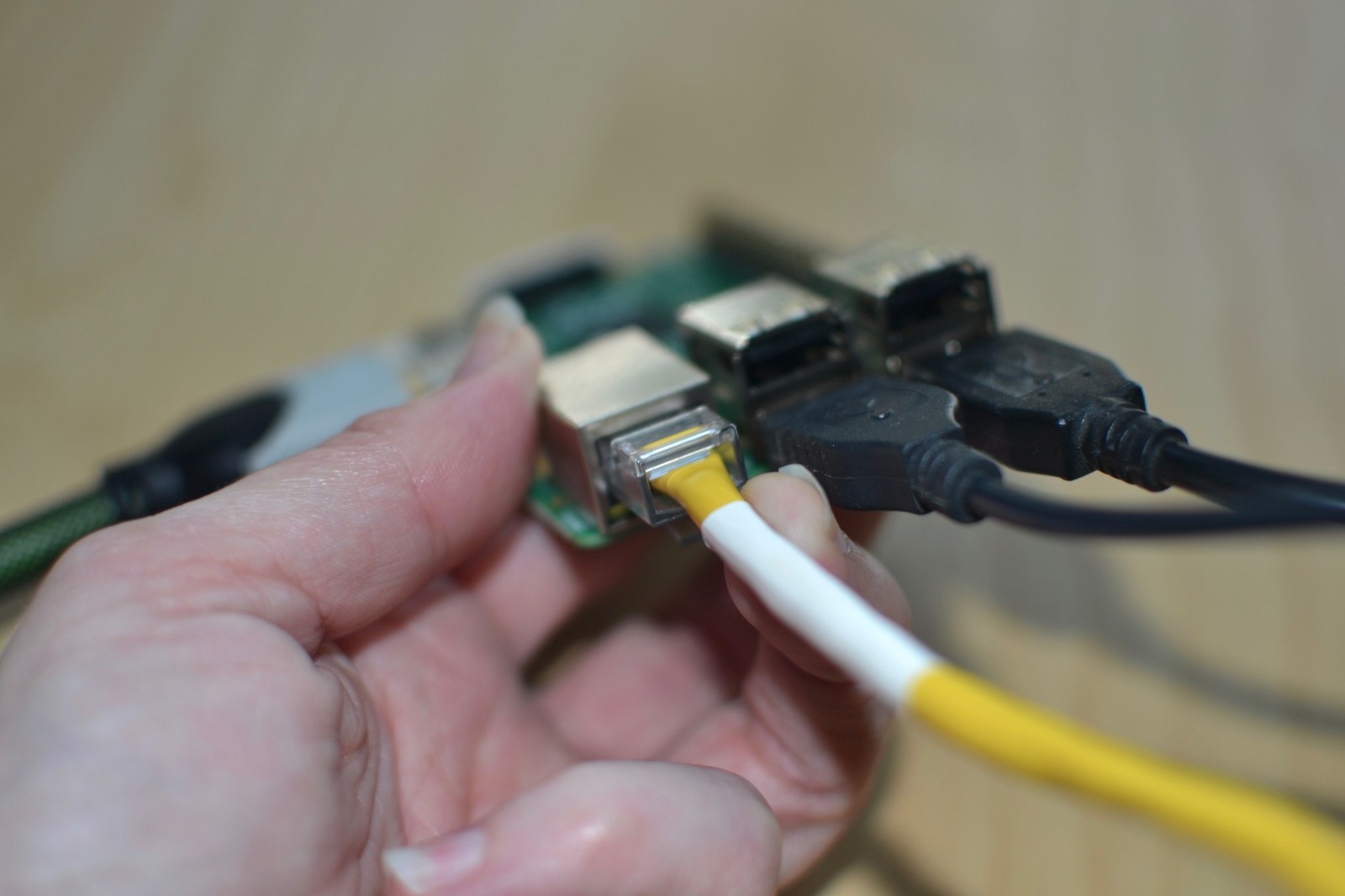 Connexion du câble Ethernet au Raspberry Pi