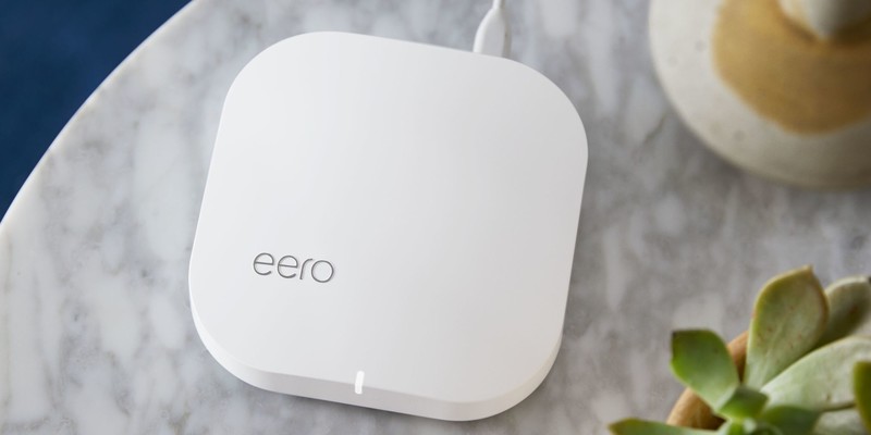 Système Eero Pro Wifi sur une table