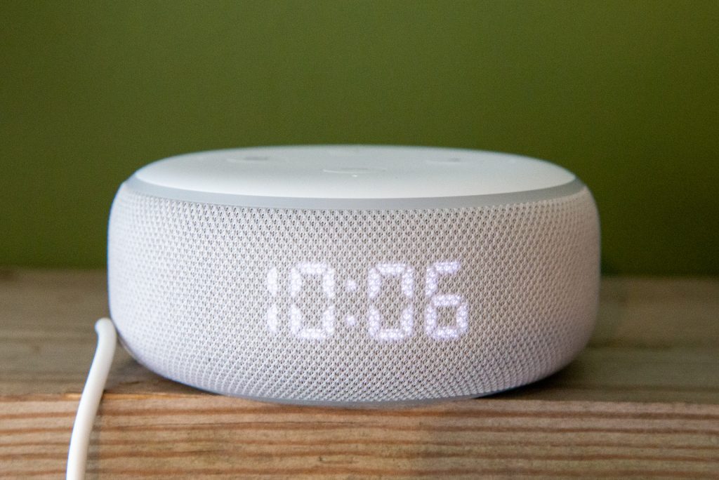 Amazon Echo Dot avec horloge horloge