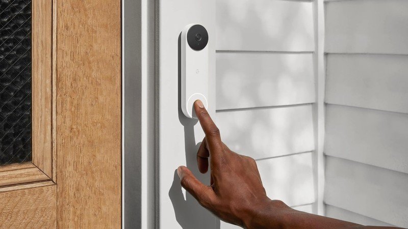 La batterie Nest Doorbell est utilisée à l'extérieur