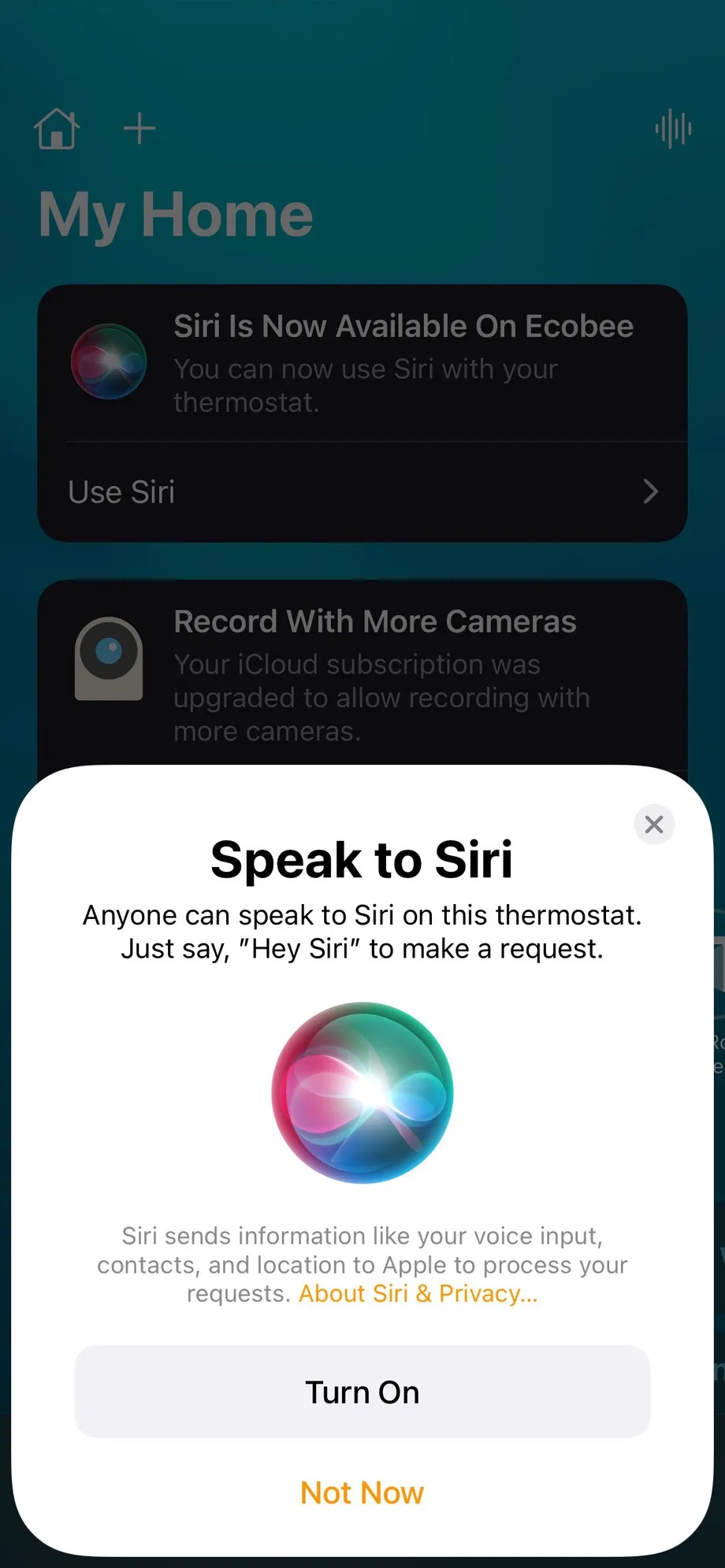 Une capture d'écran iPhone de l'application Home d'Apple montrant un message indiquant que Siri est désormais disponible sur les thermostats intelligents d'Ecobee
