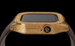 Gros plans de l'Apple Watch 7 Gold Moon de Caviar