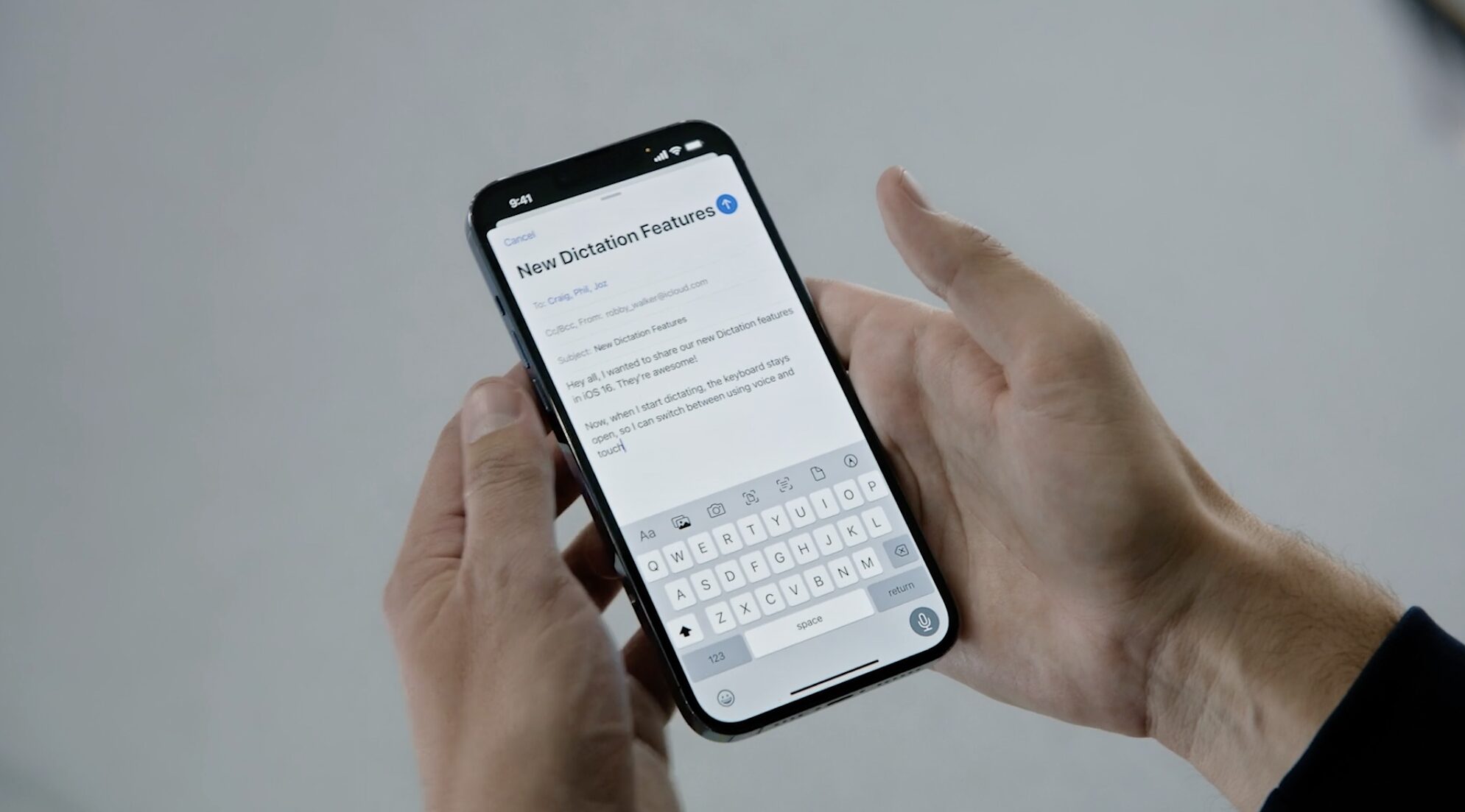 Dictée iOS 16 utilisée dans l'application Messages