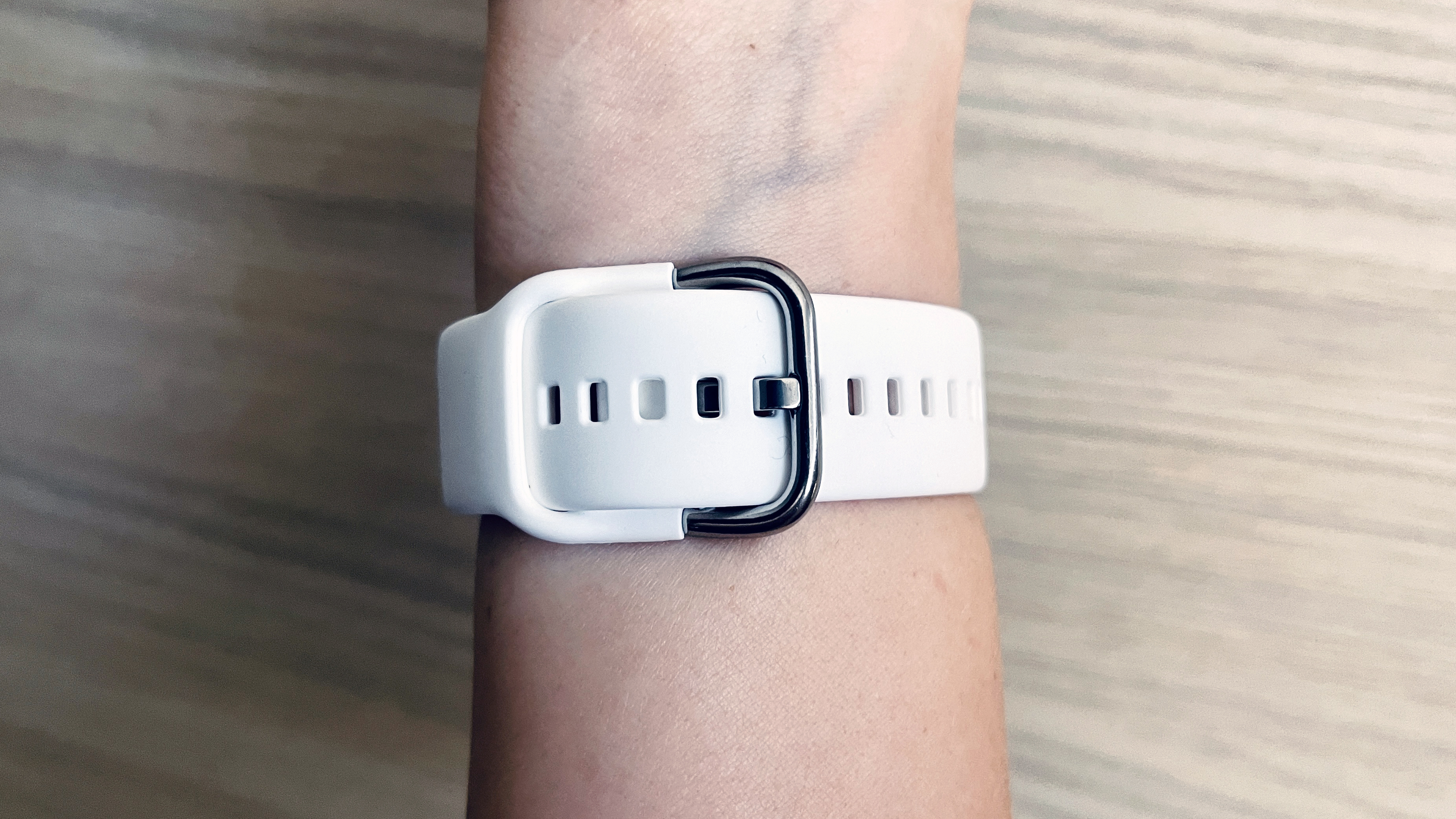 Bracelet Apple Watch Altouman en silicone, fermoir blanc