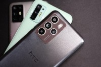 HTC U23 Pro 5G à côté de HTC Desire 21 Pro et HTC Desire 20+