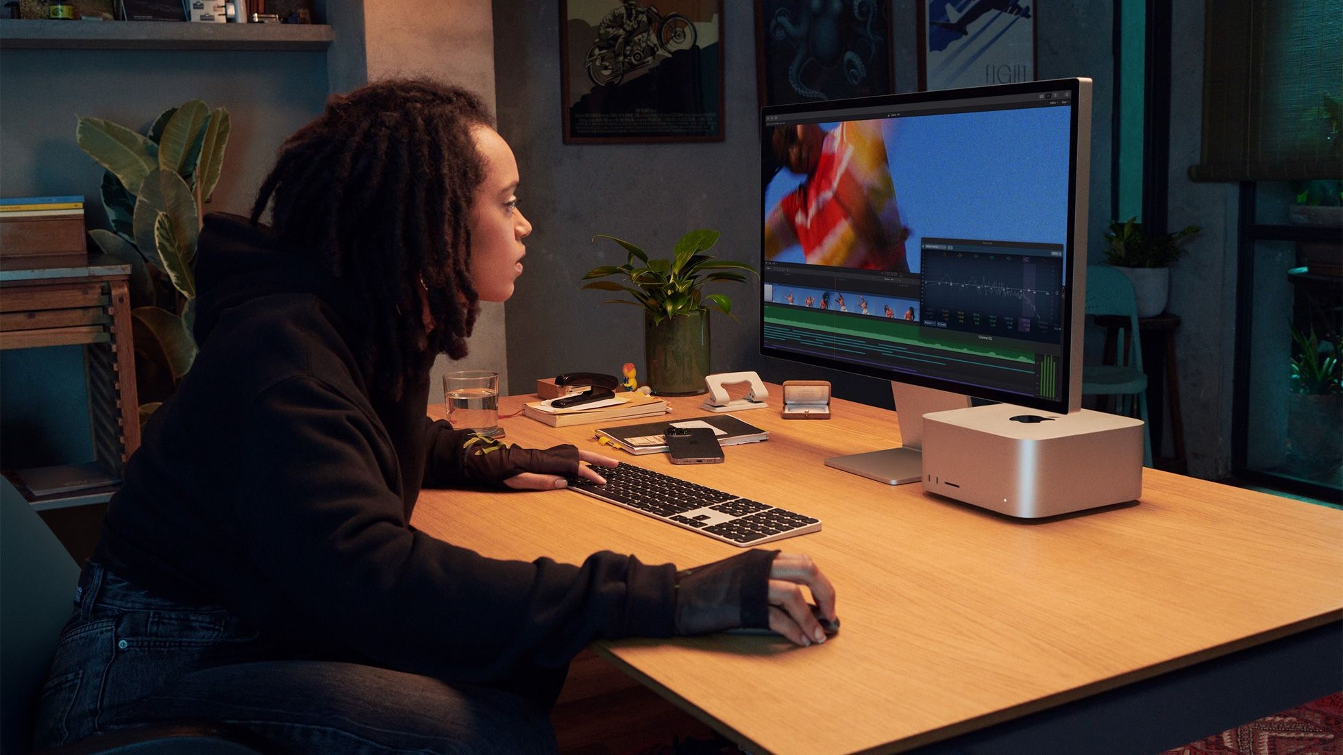 A lady using a Mac studio at a desk